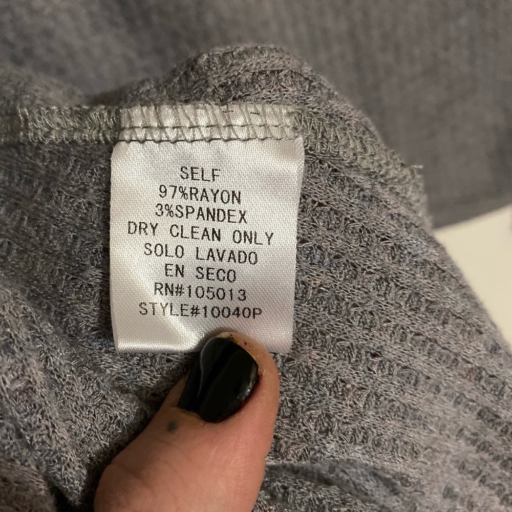 Gray sweater - Picture 3 of 3